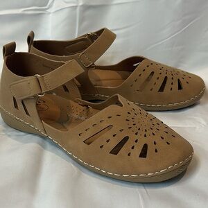 Women’s Wedge Sandles Size 8W Buckle Strap Memory Foam Insoles